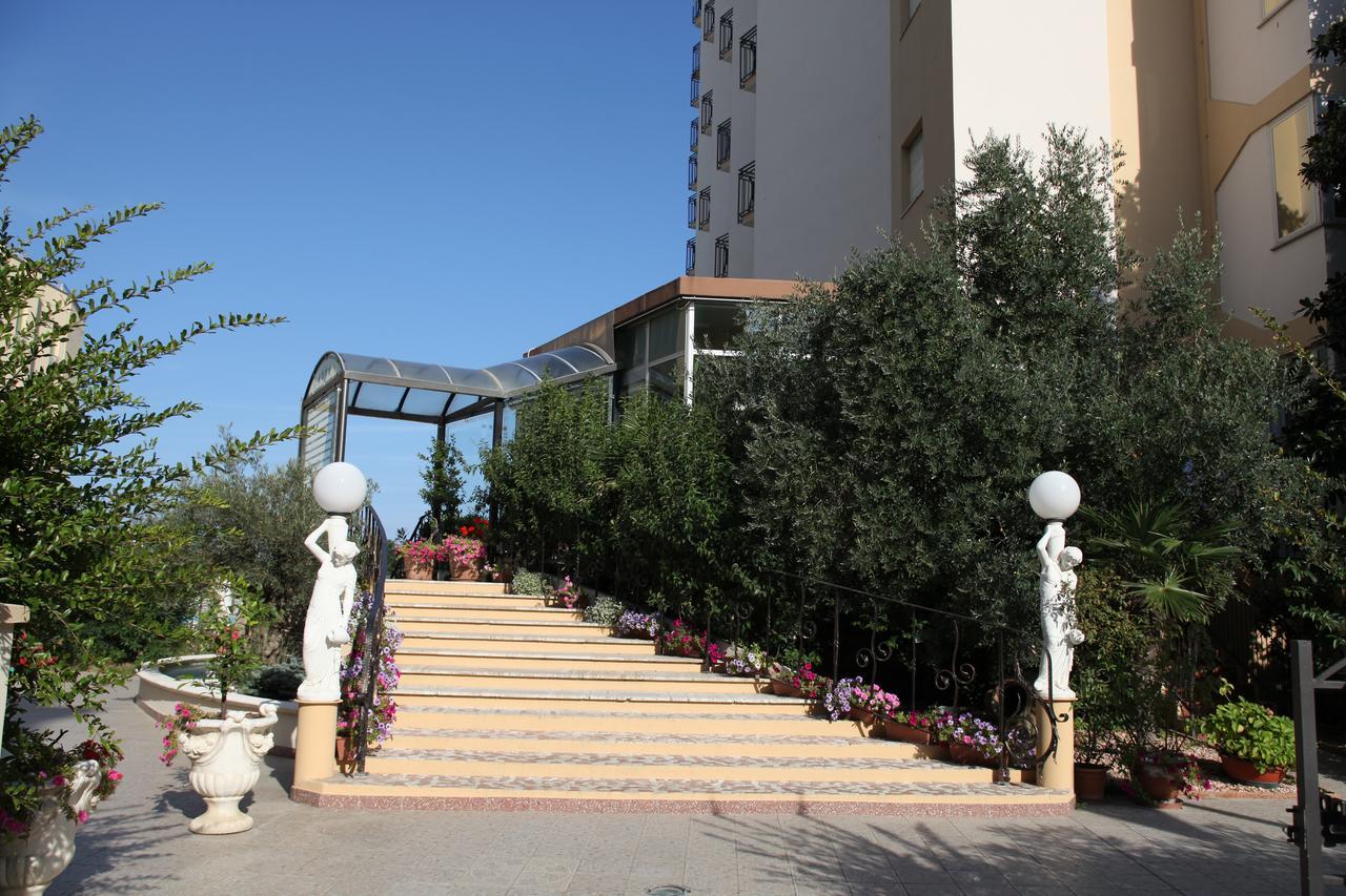 Hotel Plaza ليدو ديلي ايستينسي المظهر الخارجي الصورة