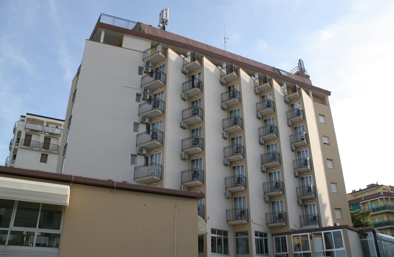 Hotel Plaza ليدو ديلي ايستينسي المظهر الخارجي الصورة