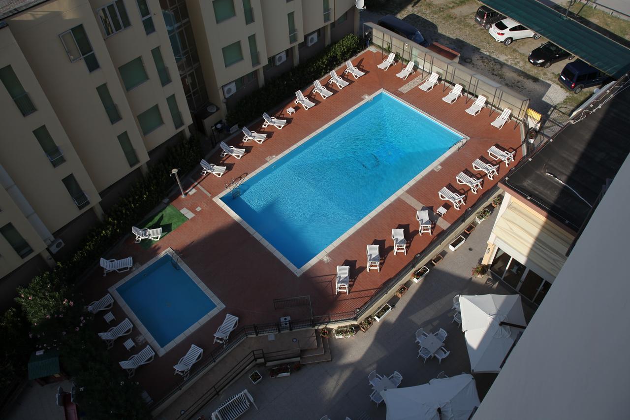 Hotel Plaza ليدو ديلي ايستينسي المظهر الخارجي الصورة