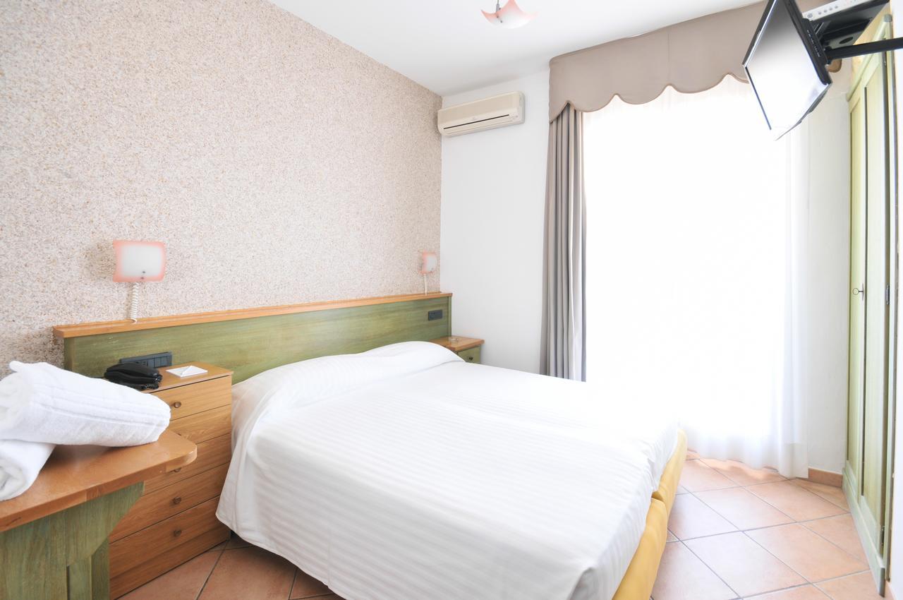 Hotel Plaza ليدو ديلي ايستينسي المظهر الخارجي الصورة