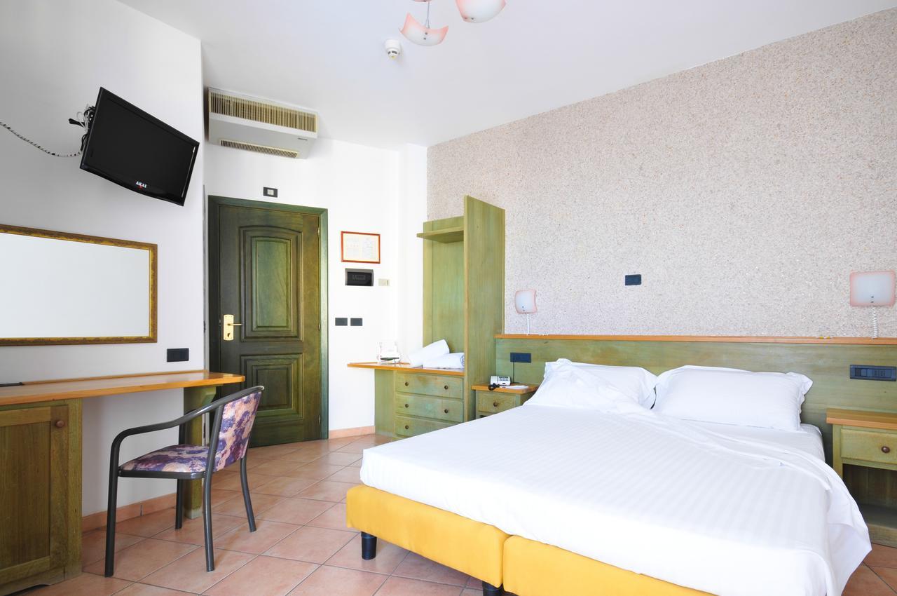 Hotel Plaza ليدو ديلي ايستينسي المظهر الخارجي الصورة