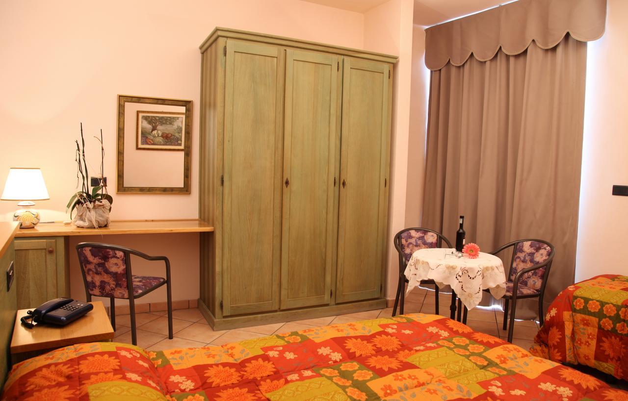 Hotel Plaza ليدو ديلي ايستينسي المظهر الخارجي الصورة