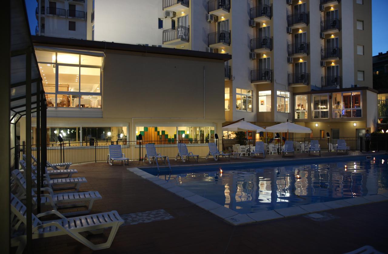 Hotel Plaza ليدو ديلي ايستينسي المظهر الخارجي الصورة