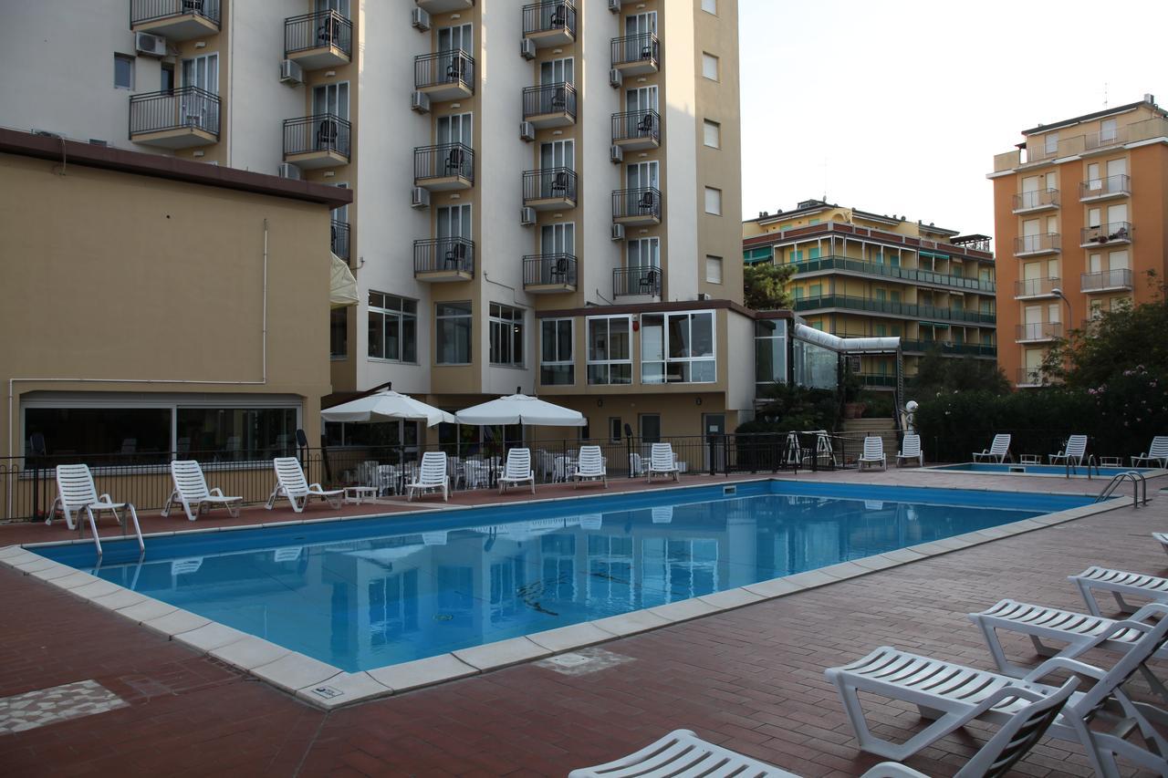 Hotel Plaza ليدو ديلي ايستينسي المظهر الخارجي الصورة
