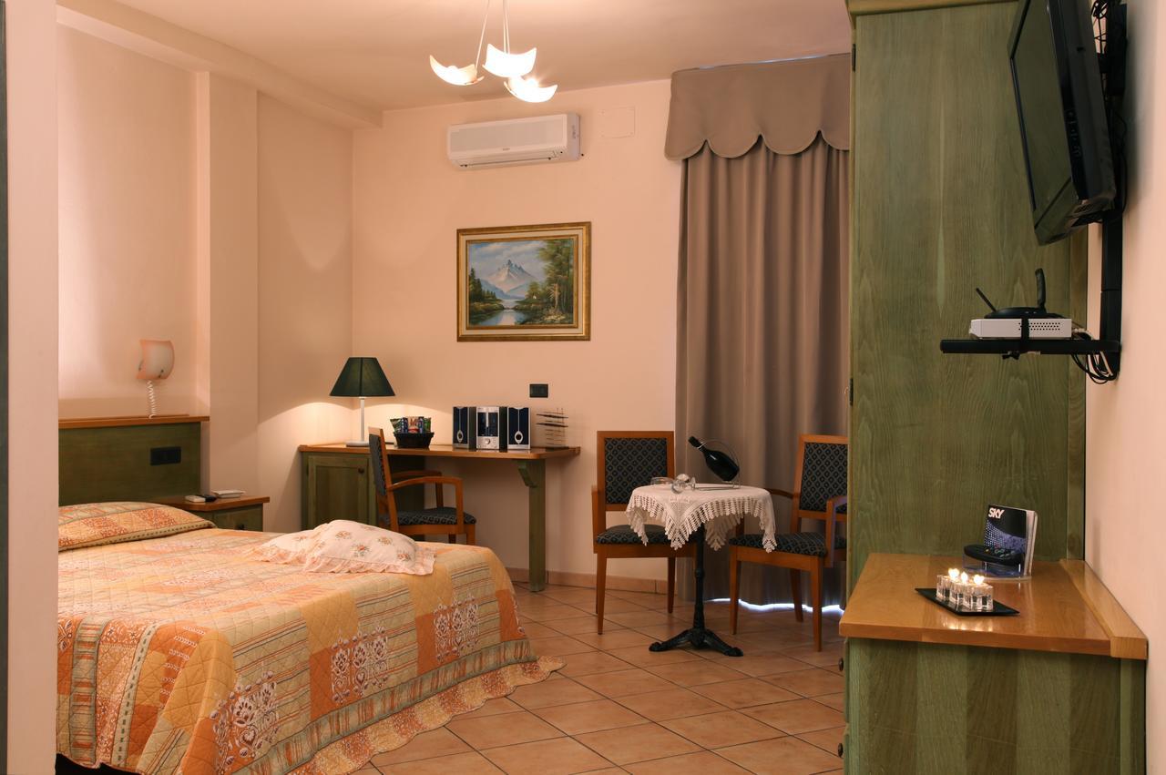 Hotel Plaza ليدو ديلي ايستينسي المظهر الخارجي الصورة