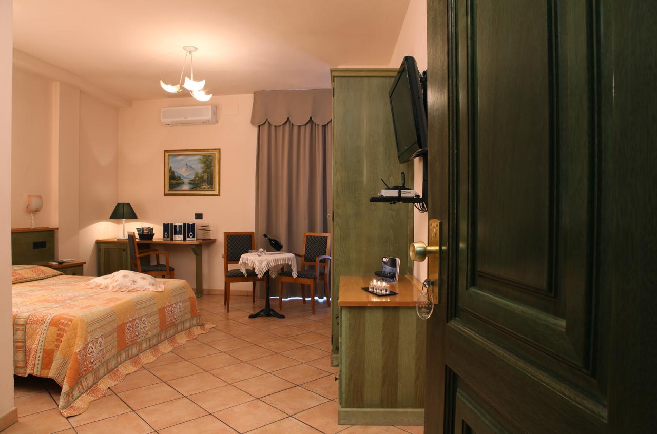 Hotel Plaza ليدو ديلي ايستينسي المظهر الخارجي الصورة